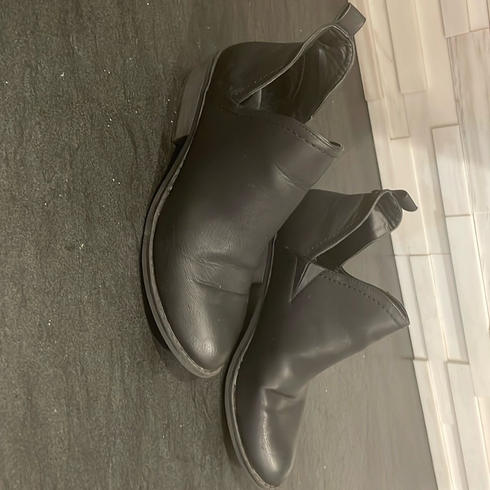 Universal Threads Women’s black booties size 7.5